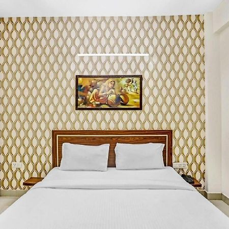 Hotel Noida Continental At Noida City Center Екстер'єр фото