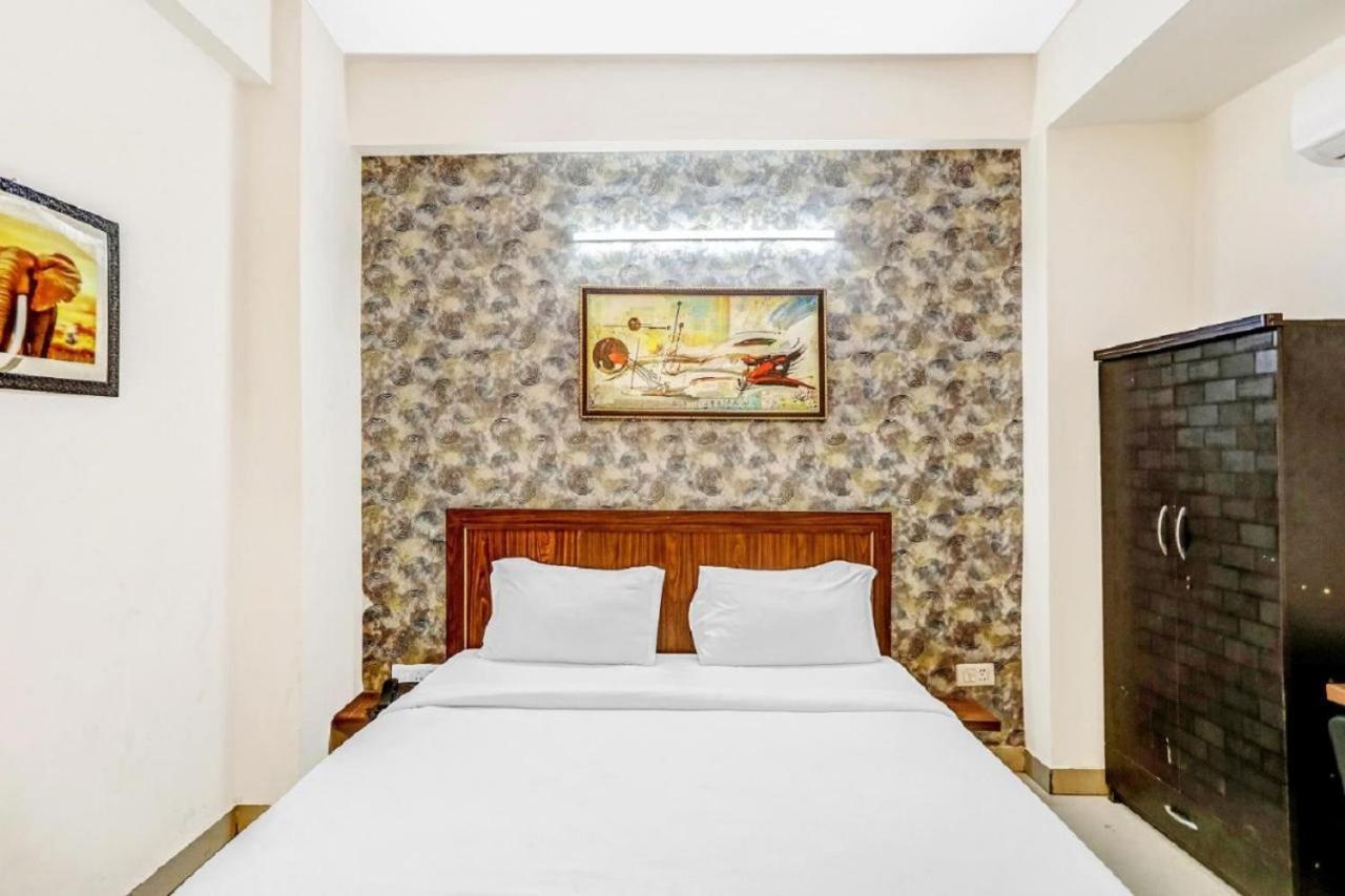 Hotel Noida Continental At Noida City Center Екстер'єр фото