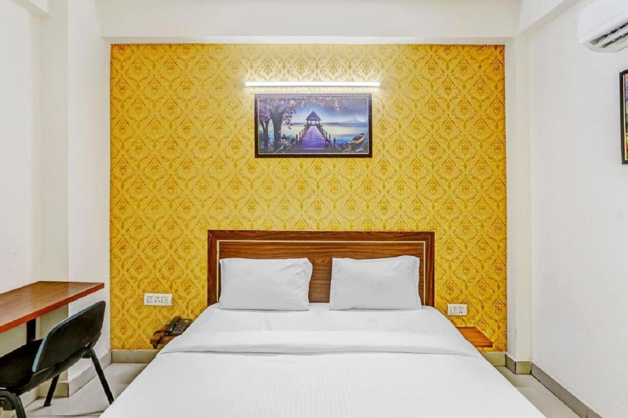 Hotel Noida Continental At Noida City Center Екстер'єр фото