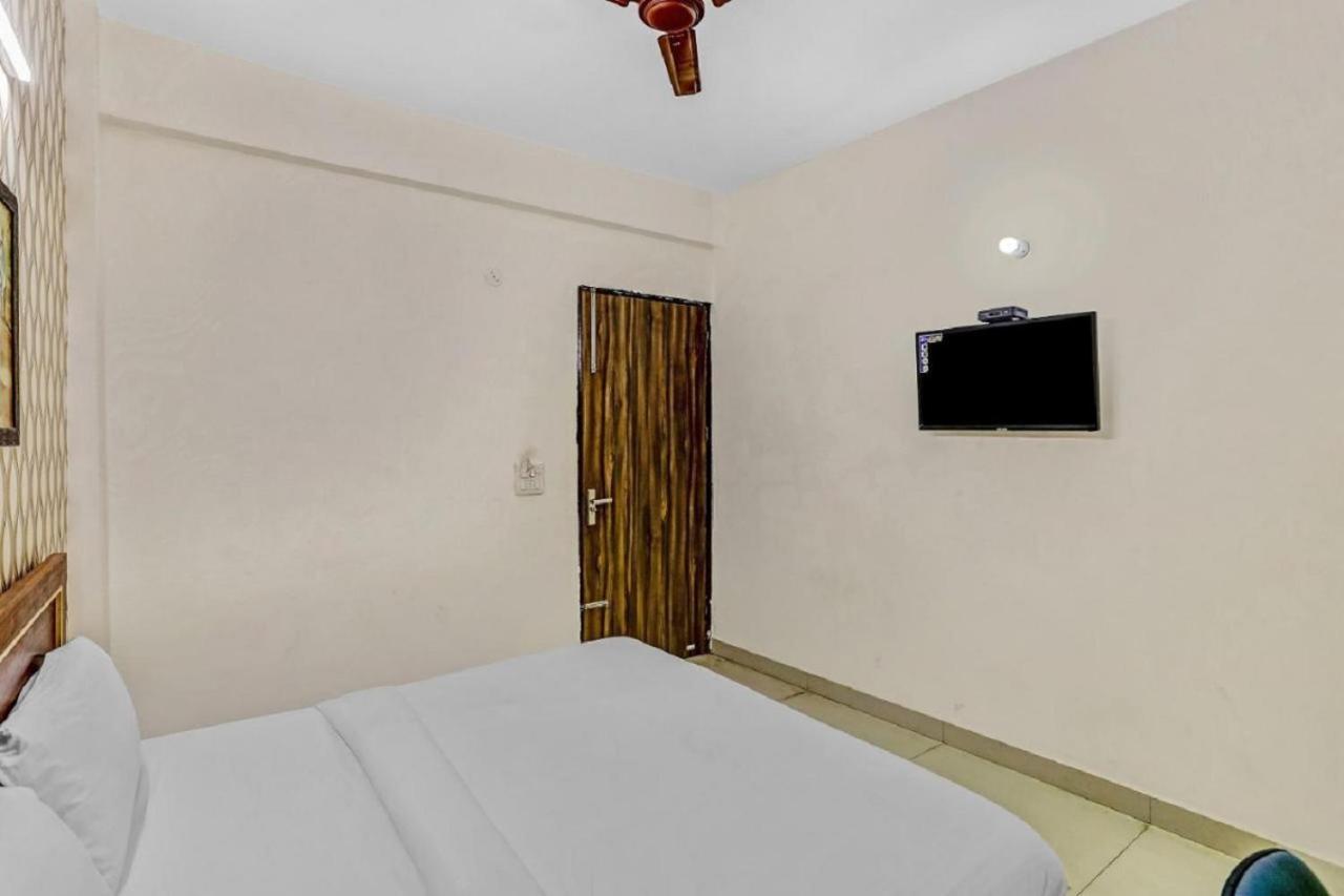 Hotel Noida Continental At Noida City Center Екстер'єр фото